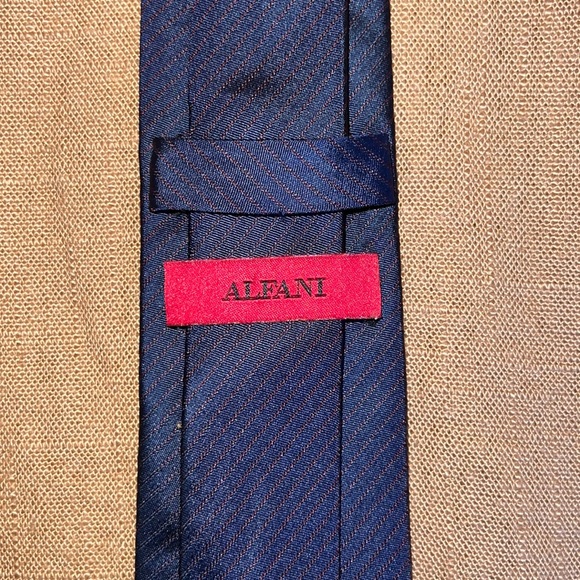 Lot of 5 ties. Alfani (3) Merona (1) Perry Ellis (1) - 3 “skinny/modern” 2 reg. - Picture 5 of 11